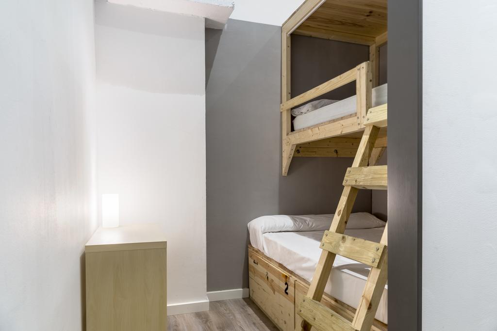 Ant Hostal *