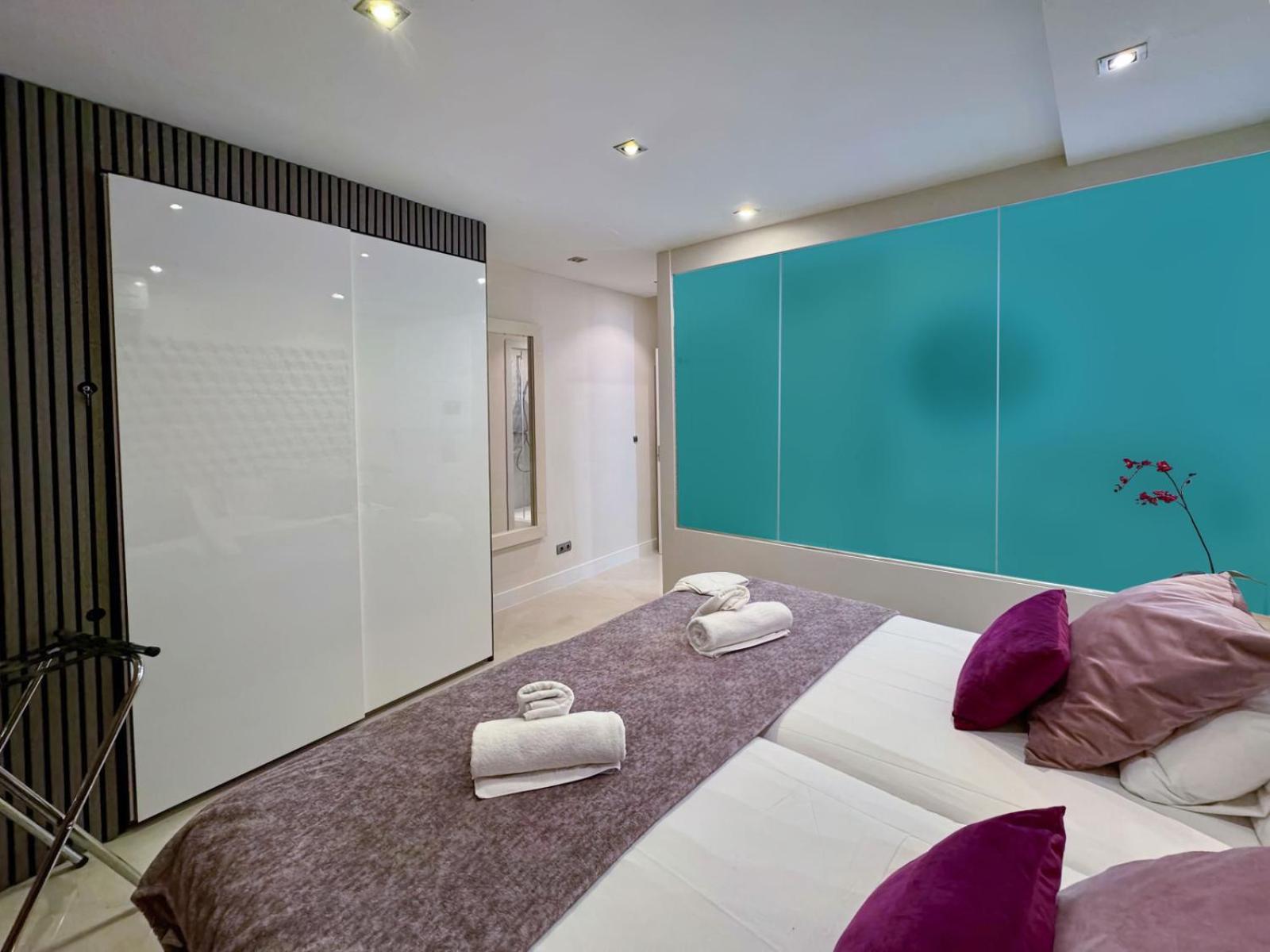 Colon Bcn 130 Mts 2 Port Vell Barcelona