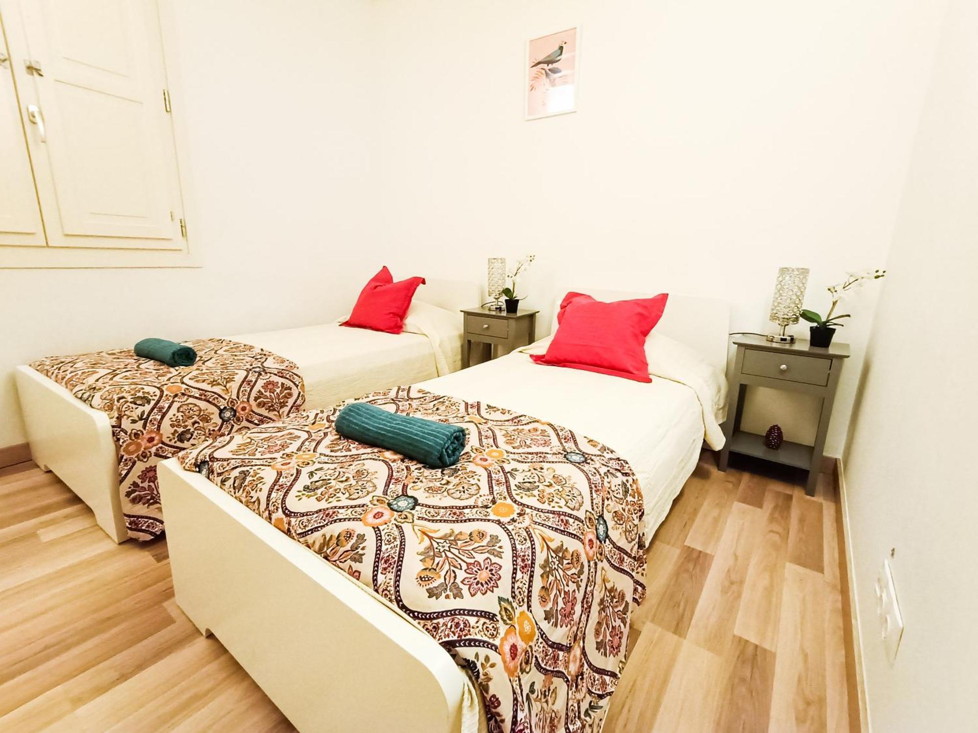 Private By La Rambla Hostel *