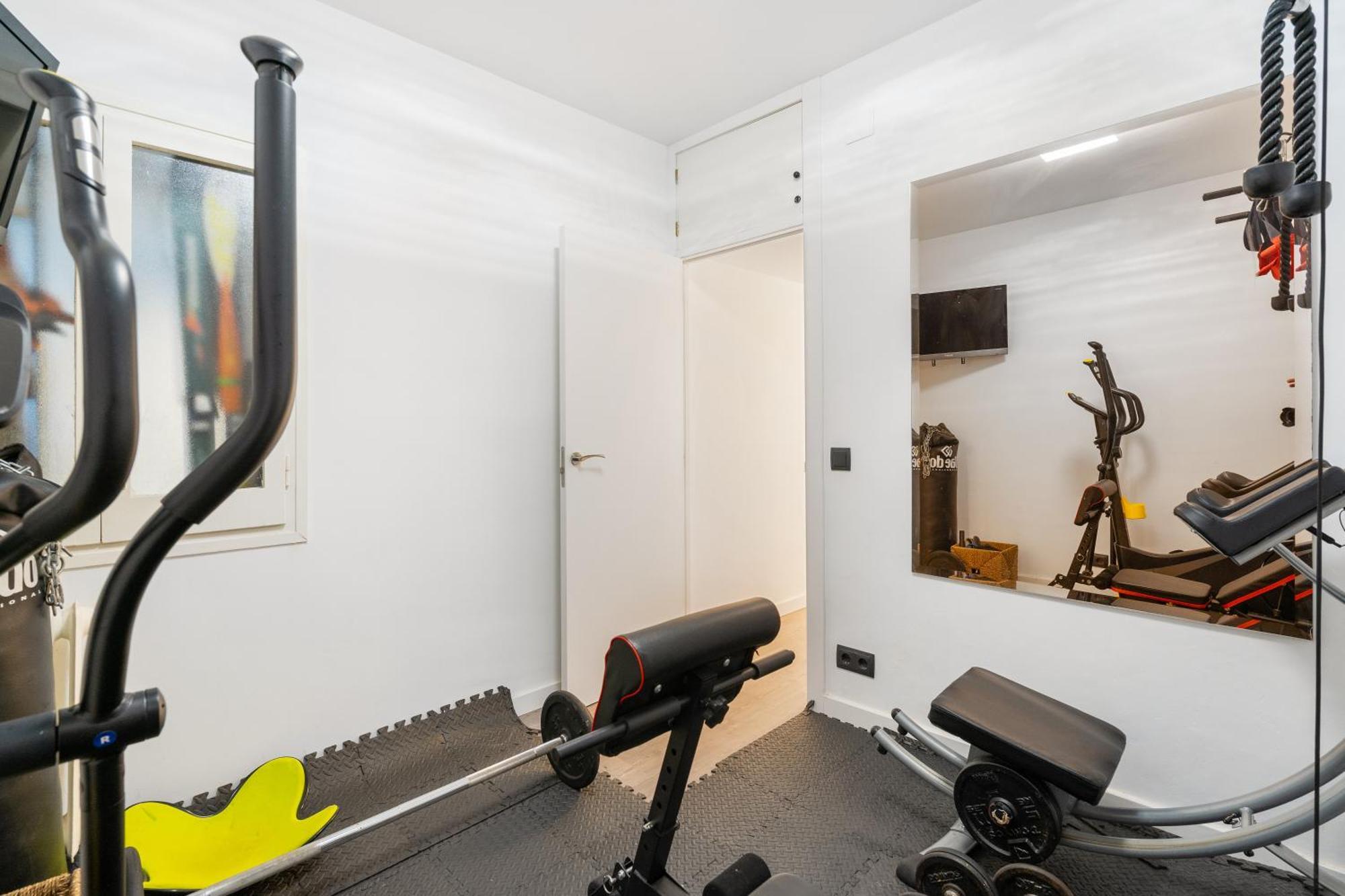 Your In Office & Gym & Parking Free Apartment *