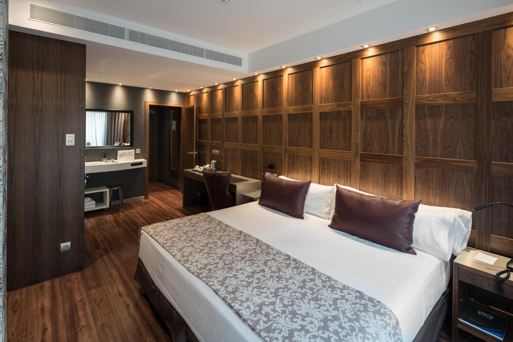 Catalonia Plaza Cataluña Hotel
