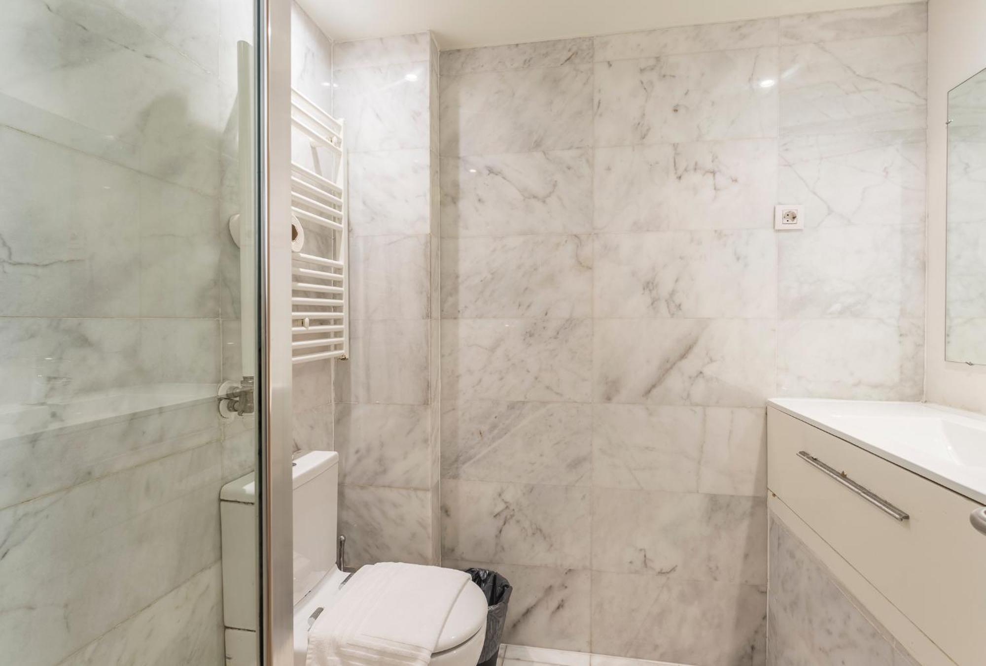 My Space Emirates - Fully Equipped Near The With Shared Pool * Barcelona