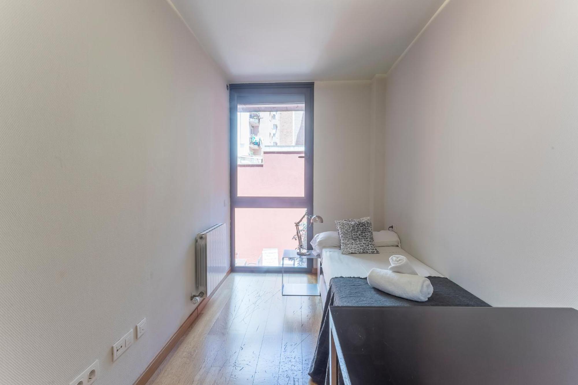 Apartamento My Space Emirates - Fully Equipped Near The With Shared Pool *