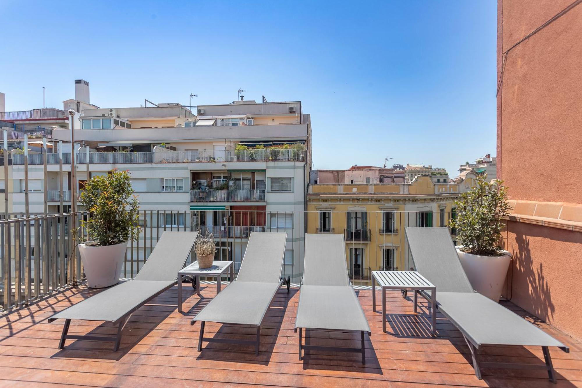 My Space Emirates - Fully Equipped Near The With Shared Pool Barcelona