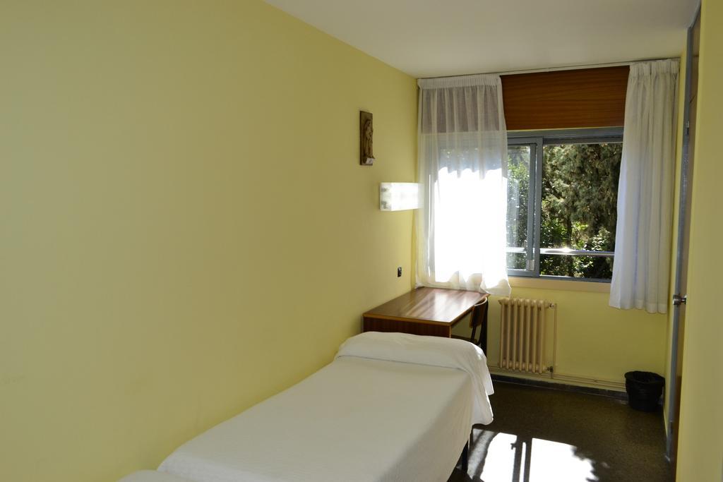 Residencia Salesiana Marti-codolar 2* Barcelona