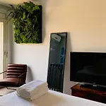 Incredible 2Br Penthouse With Urban Rooftop Garden