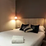 Montserrat Apartments By Gaiarooms