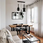 Sunny And Modern Apartment Ideal For Groups