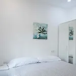 Precioso apto Barcelona cerca playa Nova Mar bella