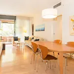 11Jog1036 - Huge & Bright Apartment Train Station
