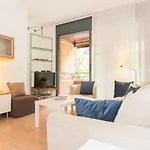 11Jog1036 - Huge & Bright Apartment Train Station