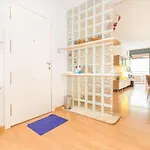 11Jog1036 - Huge & Bright Apartment Train Station