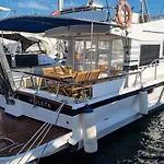 Beautiful And Comfy Boat In Barcelona With Boat Tour Option