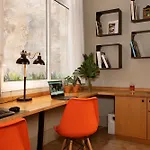 Chic & Basic Tallers Hostal