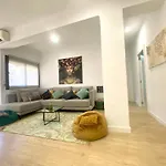 Barcelona Chic Apartments- Free Parking - 10 Min From Bcn City Centre By Metro