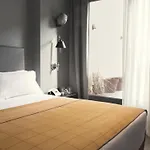 Yurbban Trafalgar Hotel