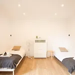 Beautiful Apartment With Terrace In Barcelona