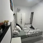 Rooms In Spacious Apartment In City Center