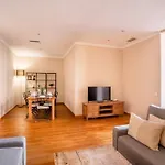 Elegant 3-Bedroom Apartment In The Heart Of Bcn