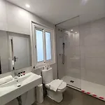 Big Apartment For 15 In The Heart Of Eixample