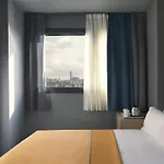 Yurbban Trafalgar Hotel