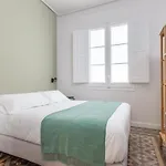 6 Dormitorios En Apartamento Modernista En El Corazon De Barcelona