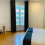 Super Balmes Guest House