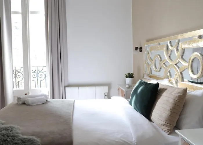 Big And Bright Apartment Bcn