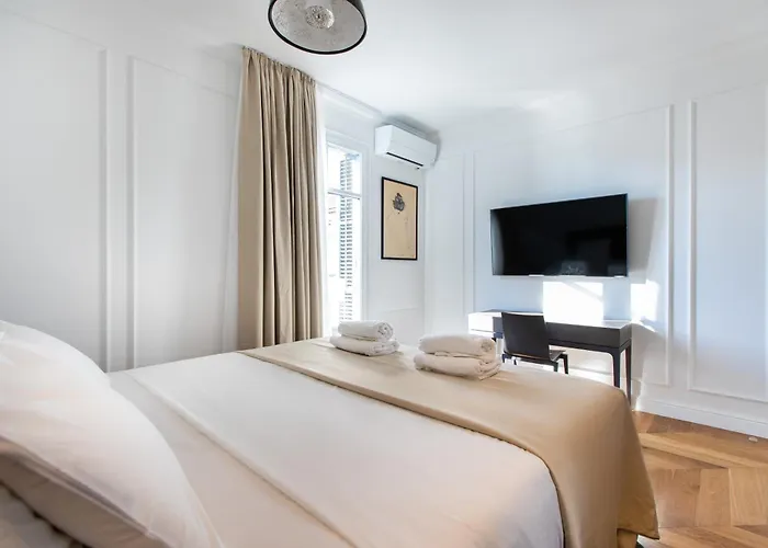 Majestic 4Br/4Bath Apartment In Sagrada Familia Area