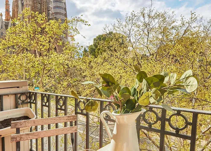 Bbarcelona Sagrada Familia Garden Apartment