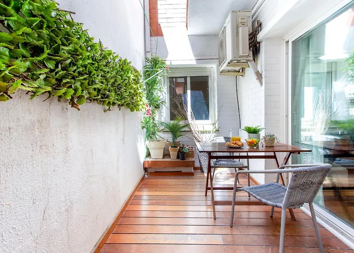 Cozy Exiample Getaway Apartments With Patio