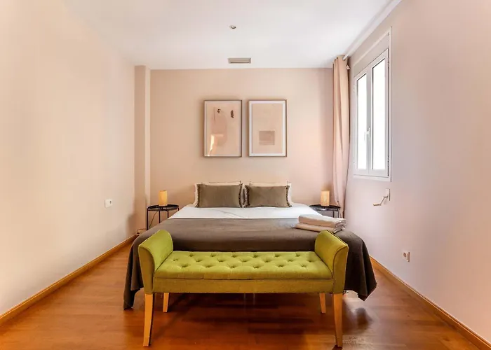 Elegant 3-Bedroom Apartment In The Heart Of Bcn