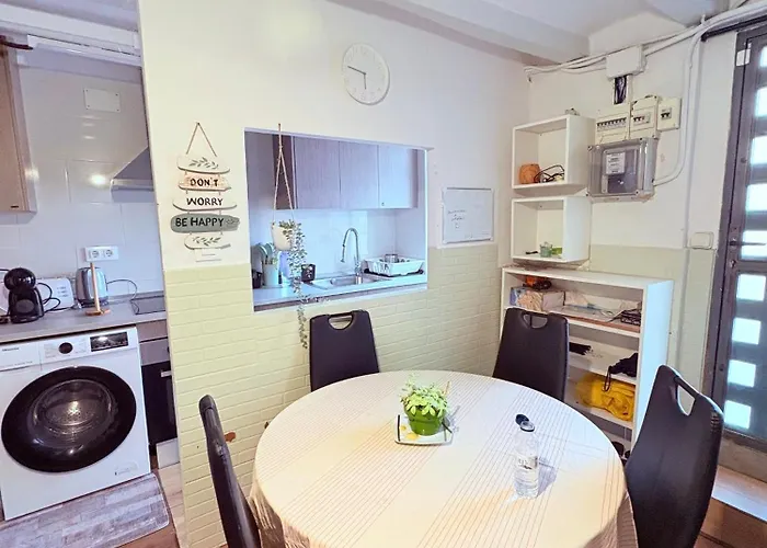 Stunning Flat For 6 People 3 Blocks From The Beach Plus Welcome Breakfast