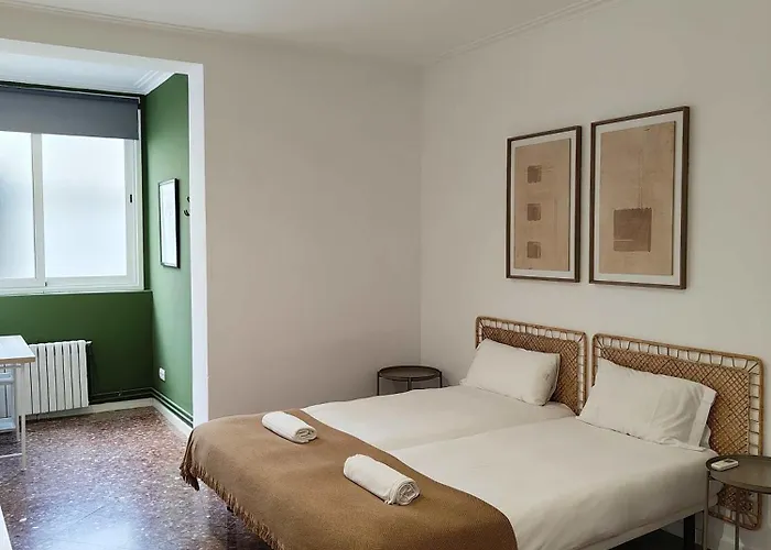 Big Apartment For 15 In The Heart Of Eixample