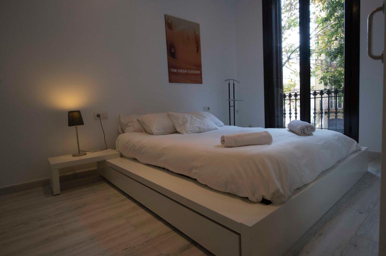 Apartment Roger De Lluria Design *