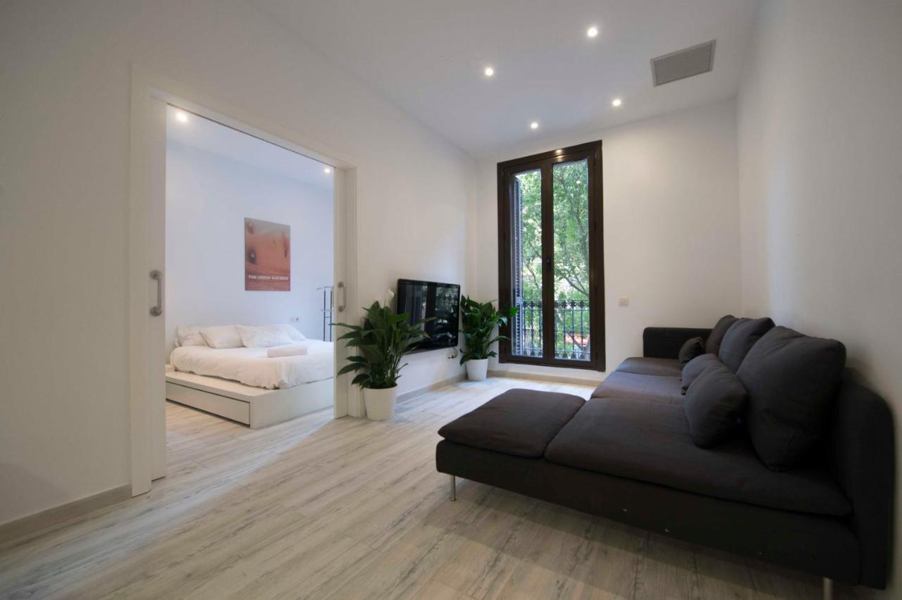 Roger De Lluria Design *