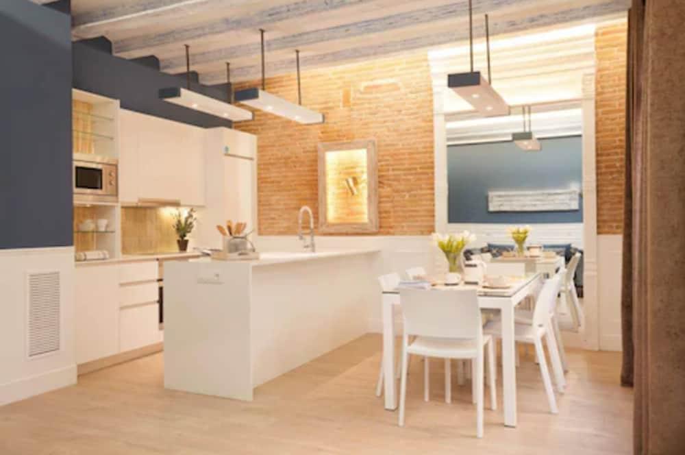 Enjoybcn Colon Hotel 4*