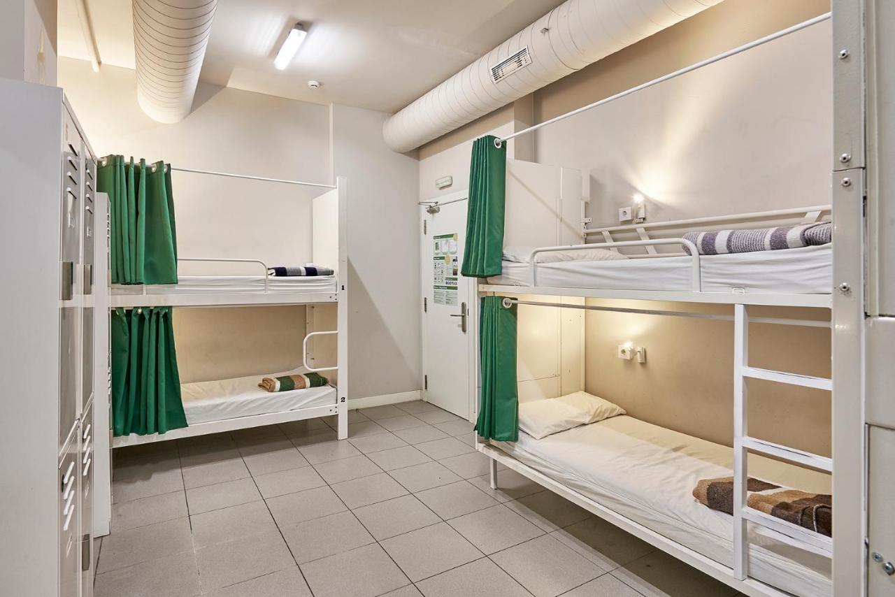 Hola Eixample Hostal *