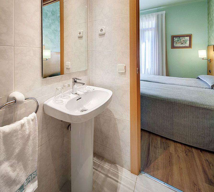 Lyon Hotel *