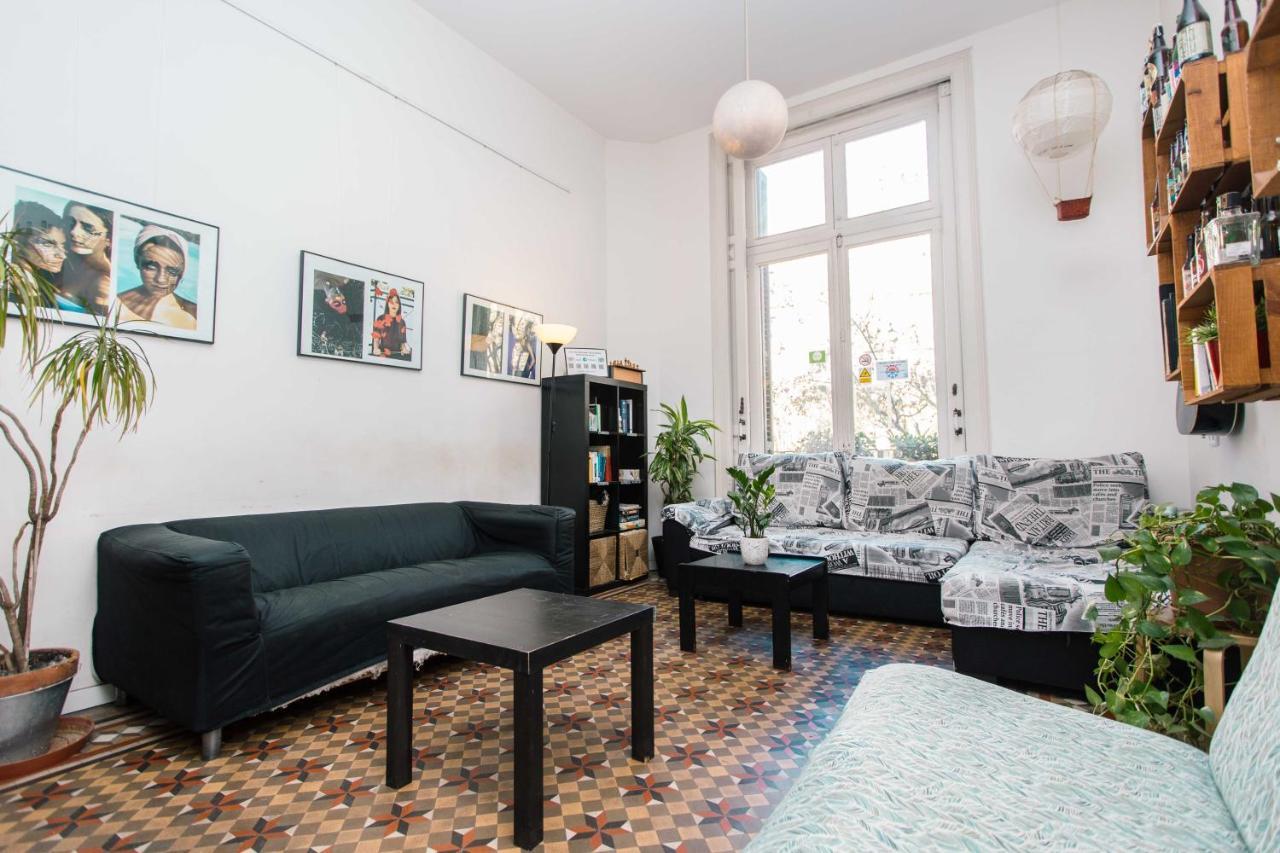 360 Borne Hostal