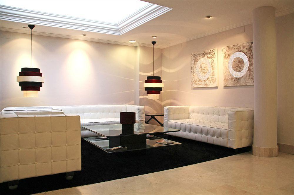 Abbot Hotel 4*