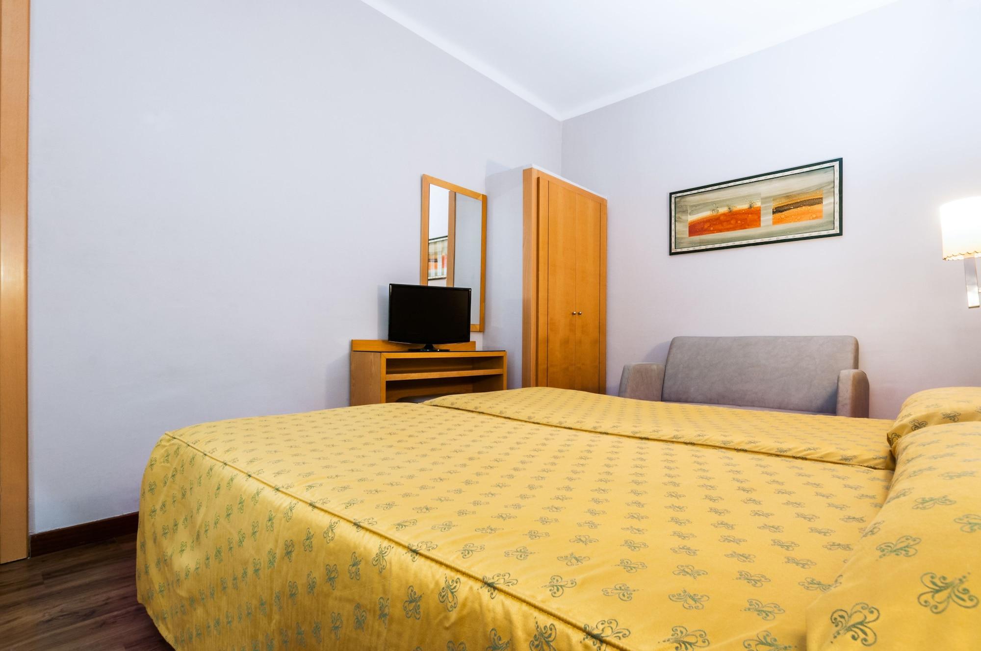 Lyon Hotel *