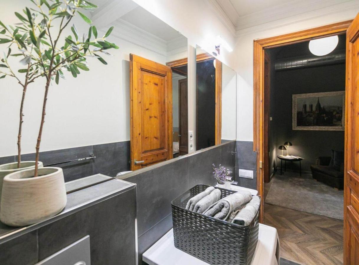 Apartment Avinyo 2 Gotic - Spacious Loft In Gothic Quarter! *