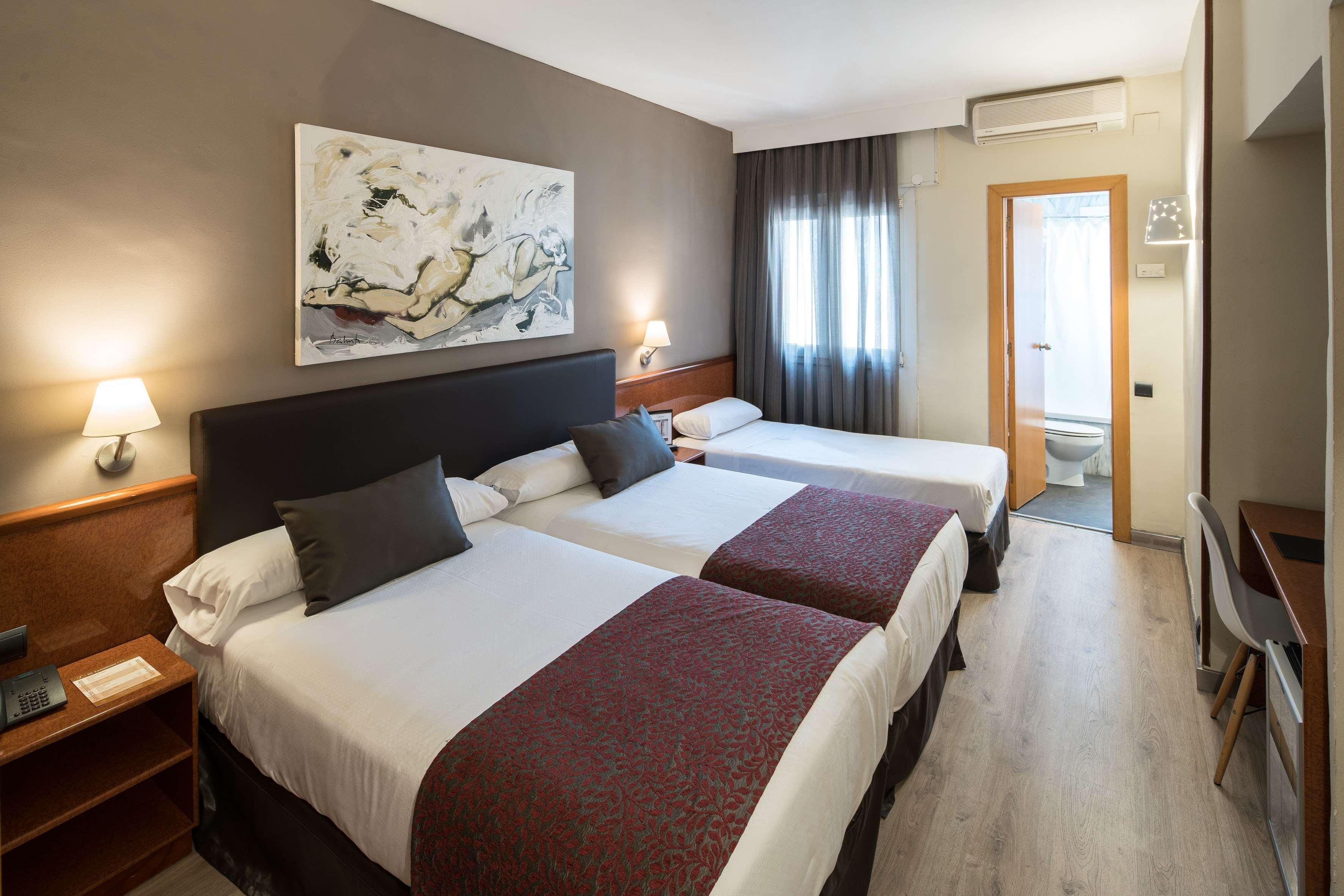 Hotel Catalonia Castellnou 3*