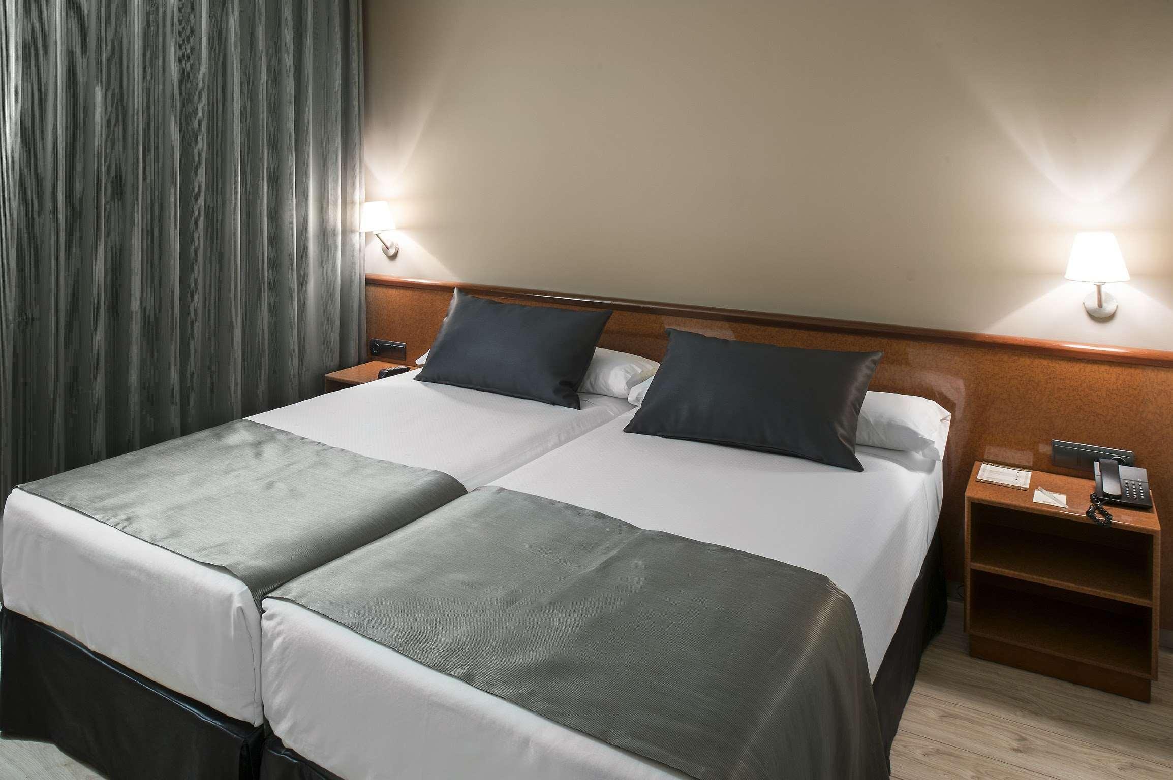 Hotel Catalonia Castellnou 3*