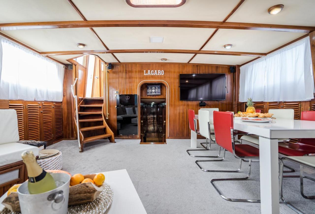 Botel Spacious Yacht Center 5 *