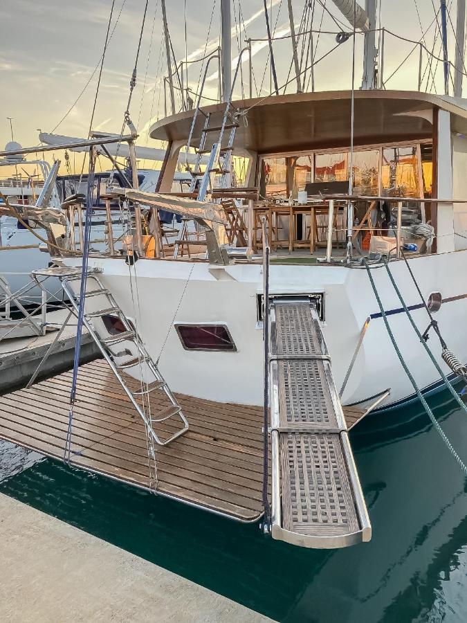 Botel Spacious Yacht Center 5 Barcelona