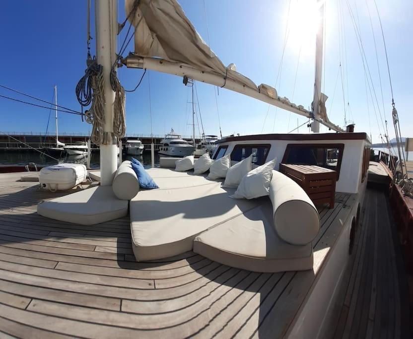 Adara Yacht - Big Turkish Gulet Hotel en barco