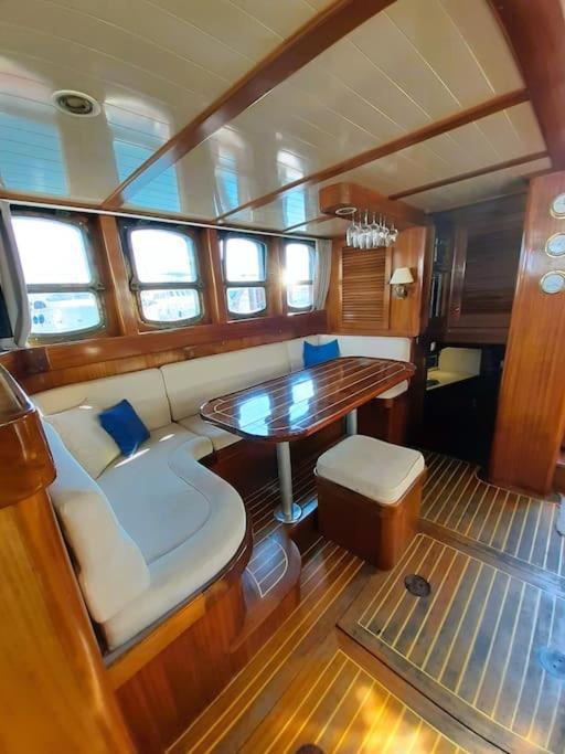 Adara Yacht - Big Turkish Gulet Hotel en barco