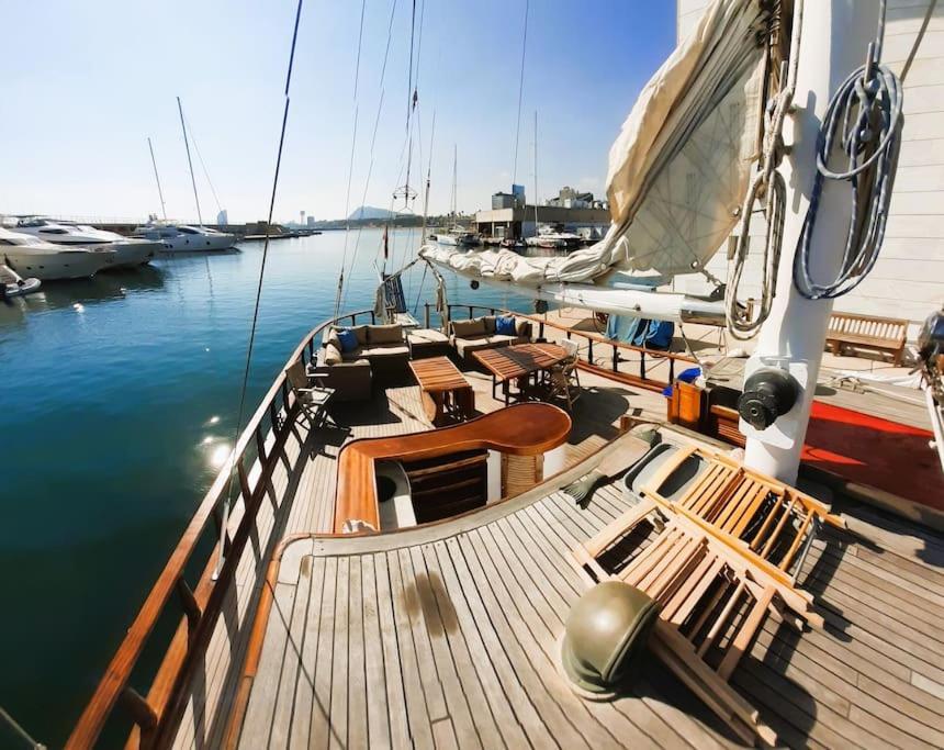 Adara Yacht - Big Turkish Gulet Hotel en barco Barcelona